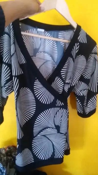 Lote de 31 poleras de verano variada para mujer - miniatura 5