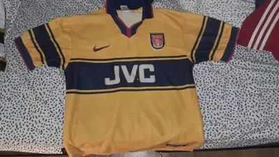 Camiseta retro Arsenal amarilla Nike - miniatura 1