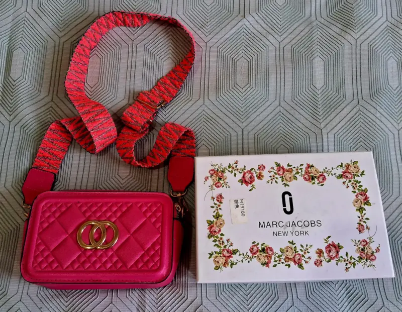 Cartera rosa Marc Jacobs con correa ajustable - 1
