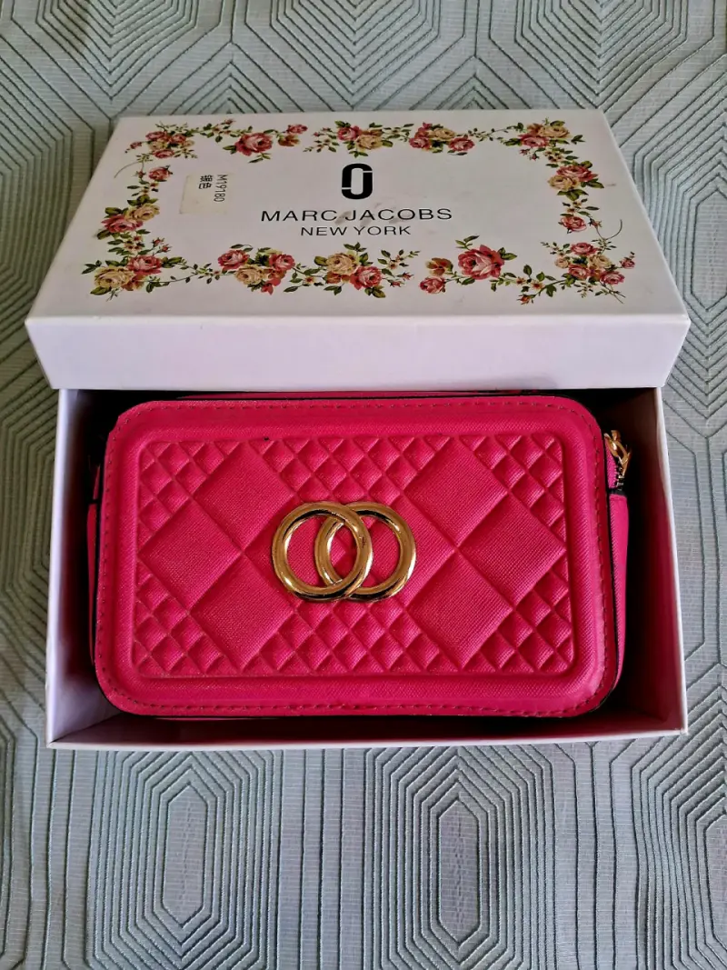 Cartera rosa Marc Jacobs con correa ajustable - 2