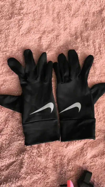 Guantes deportivos negros Nike con logo - miniatura 2