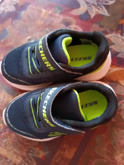Zapatillas deportivas para niños Skechers negras - miniatura 1