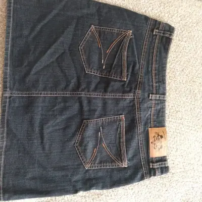 Falda de mezclilla azul oscuro talla 38 - miniatura 3