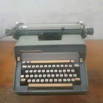 Máquina de Escribir Remington Vintage - miniatura 1