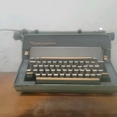 Máquina de Escribir Remington Vintage - miniatura 2