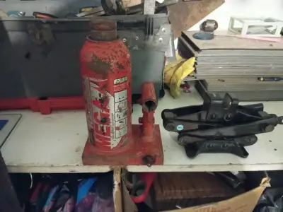 Gato hidráulico y mecánico Mega para autos - miniatura 1