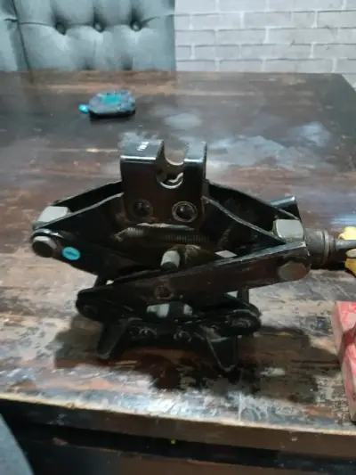 Gato hidráulico y mecánico Mega para autos - miniatura 2