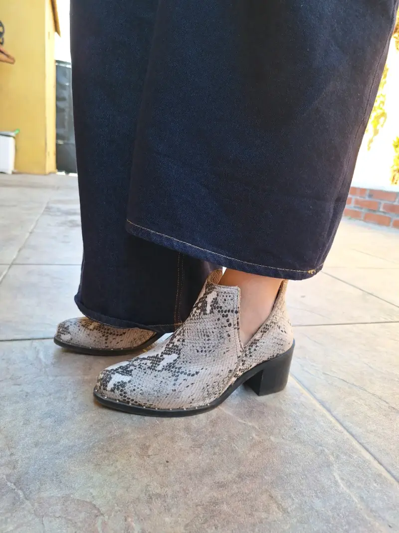 Botines de mujer con estampado de serpiente - 2