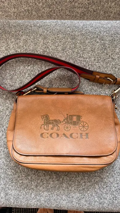 Cartera de cuero Coach marrón con correa ajustable - miniatura 1