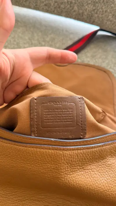 Cartera de cuero Coach marrón con correa ajustable - miniatura 6