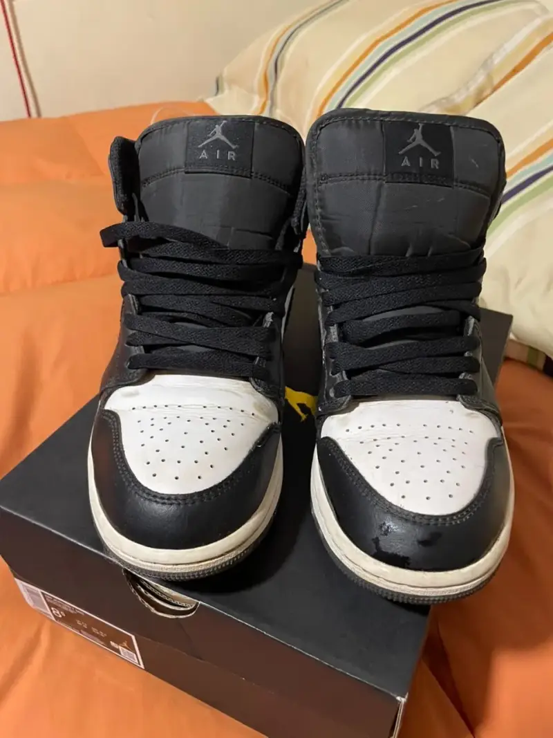 Zapatillas Nike Air Jordan 1 Mid Blanco y Negro - 2