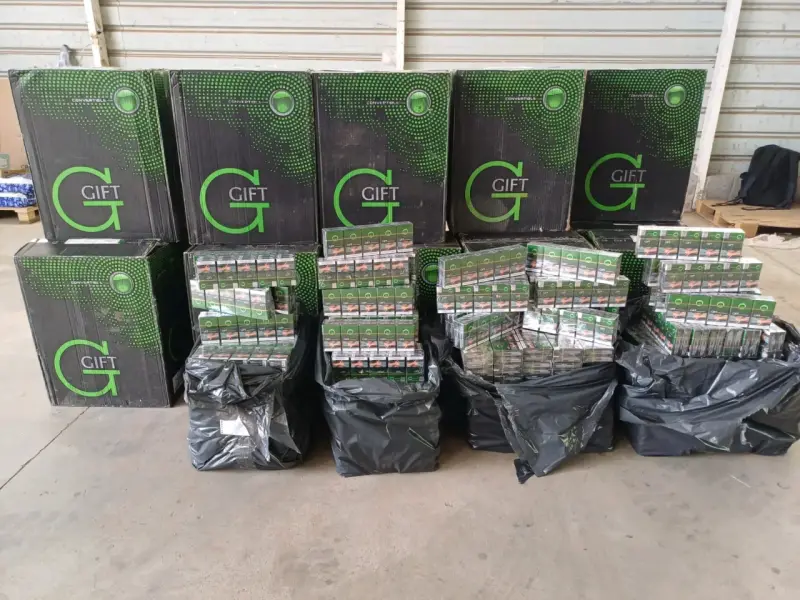Cajas de cigarrillos Gift y Eight Convert - 3