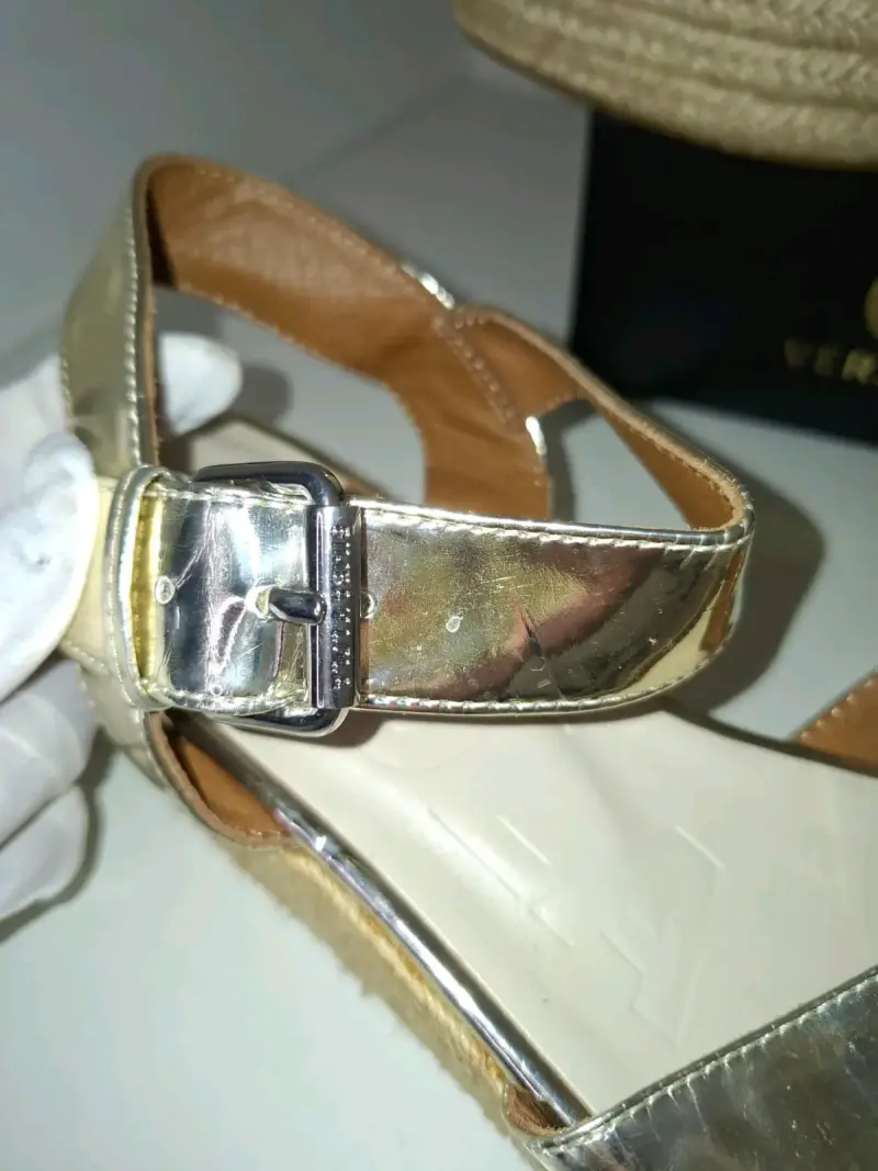 Sandalias de plataforma doradas Bimba lola - 3