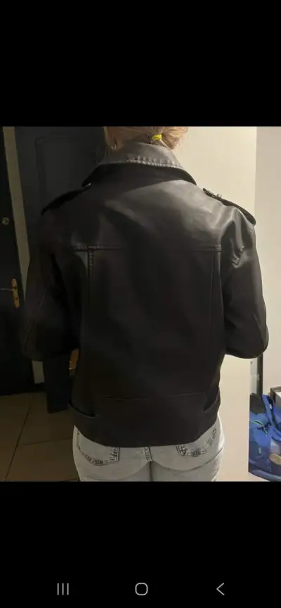 Chaqueta de cuero negra estilo motociclista - miniatura 2
