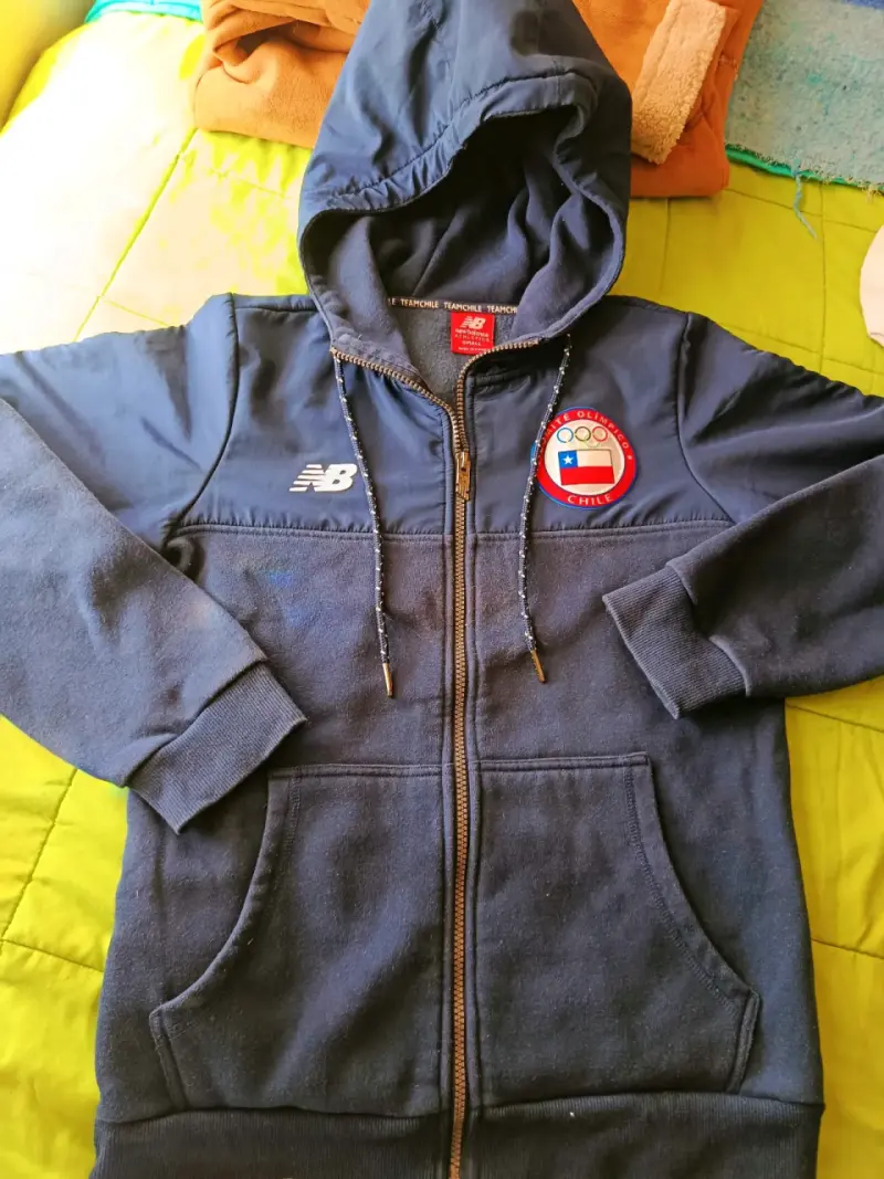 Polerón New Balance Team Chile azul con capucha - 1
