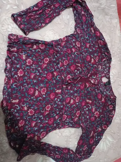 Blusa floral manga larga color burdeos - miniatura 1