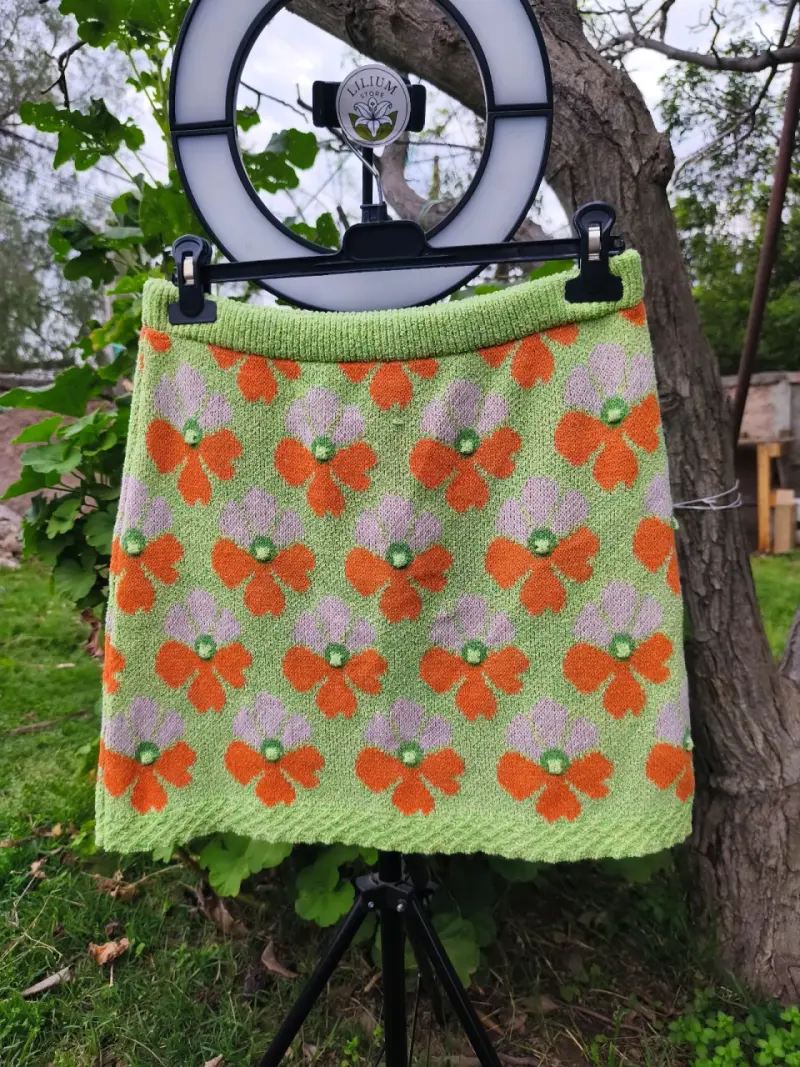 Falda tejida con diseño floral verde y naranja - 1