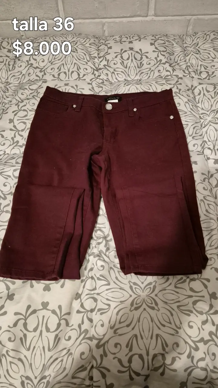 Pantalones cortos burdeos talla 36 Venus