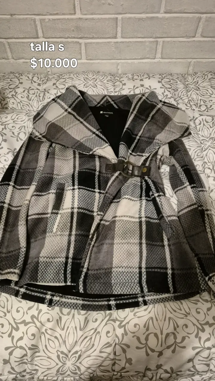 Abrigo de cuadros talla S con cinturón