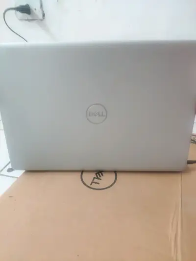 Laptop Dell Inspiron 15 3000 Intel Core i5 - miniatura 4