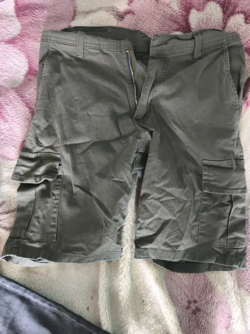 Bermudas cargo verde militar para hombre