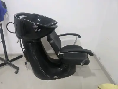 Lavacabezas de Peluquería Negro con Silla - miniatura 1