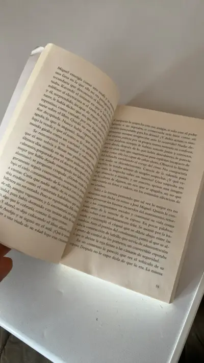 Libro 'La Otra Mujer' de Roberto Ampuero - miniatura 4