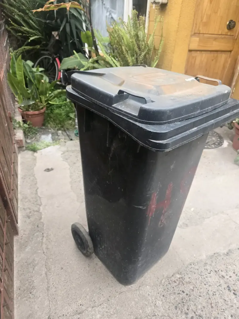Contenedor de Basura con Ruedas Negro - 1
