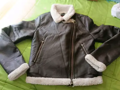Chaqueta de cuero con forro de borrego para mujer - miniatura 1