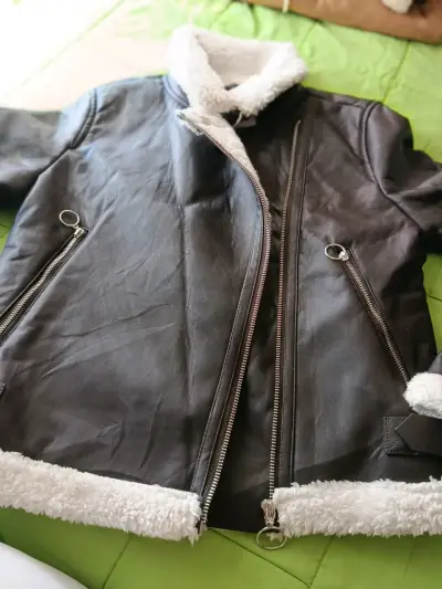 Chaqueta de cuero con forro de borrego para mujer - miniatura 2