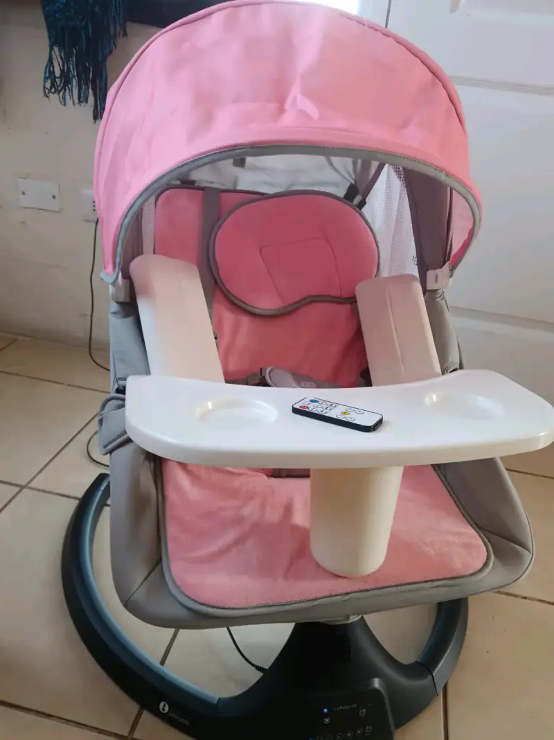 Mecedora para bebé LuBabycas rosa con bandeja - 3