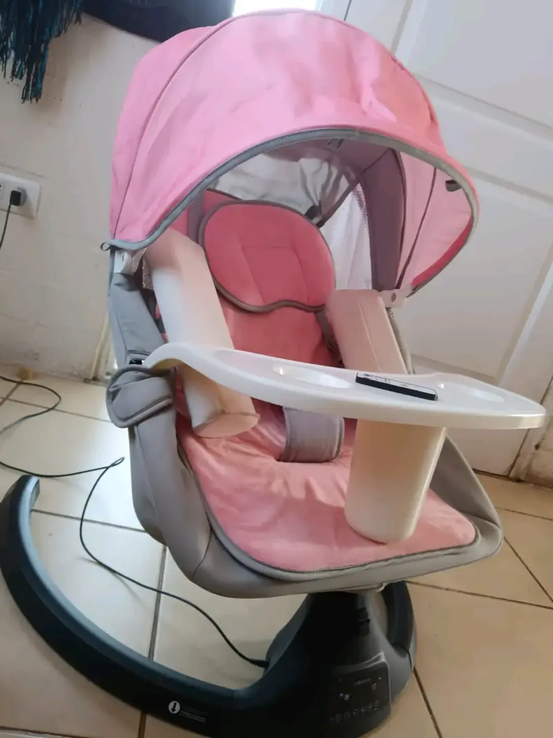 Mecedora para bebé LuBabycas rosa con bandeja - 4