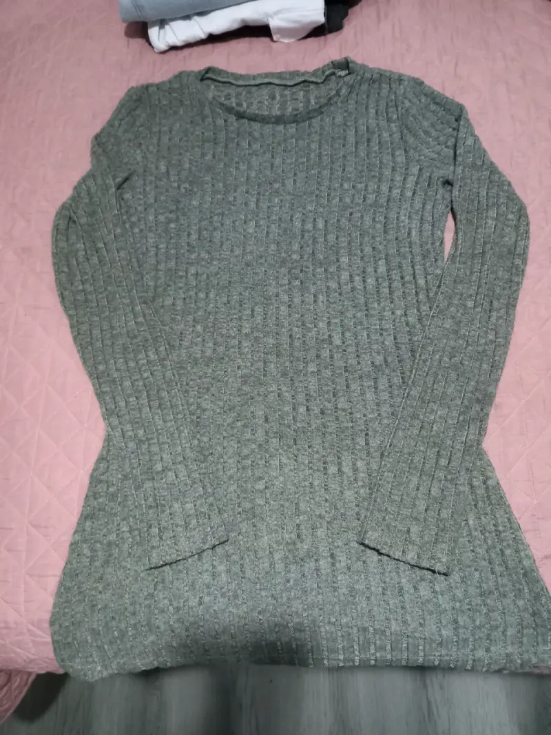 Suéter de punto gris para mujer