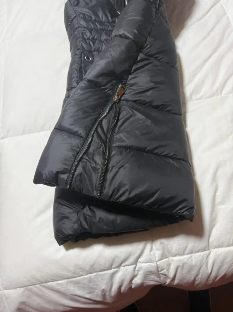 Chaqueta Larga Acolchada Negro con Capucha - 2