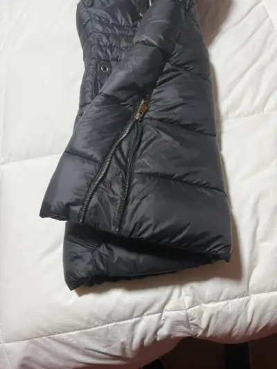 Chaqueta  Larga Acolchada Negro con Capucha - miniatura 2