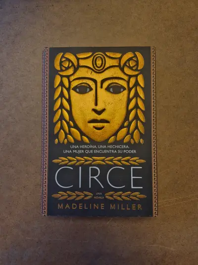 Libro 'Circe' de Madeline Miller en buen estado - miniatura 1