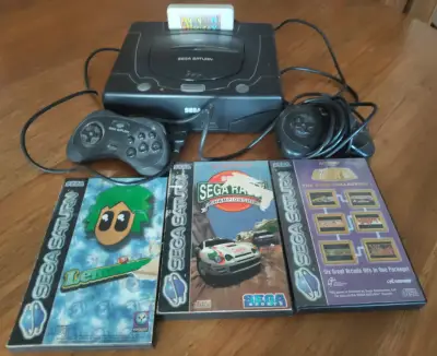 Consola Sega Saturn con juegos y accesorios - miniatura 1