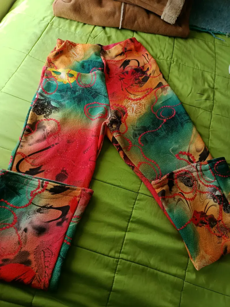 Pantalones de mujer con diseño colorido - 1