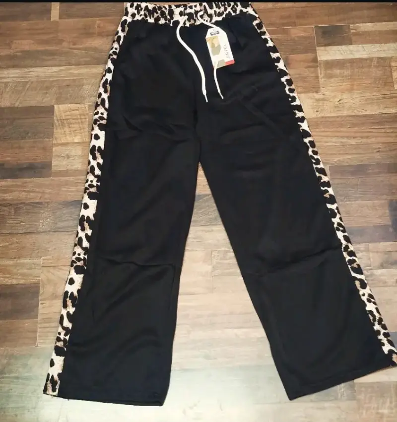 Pantalones deportivos con estampado animal print - 1