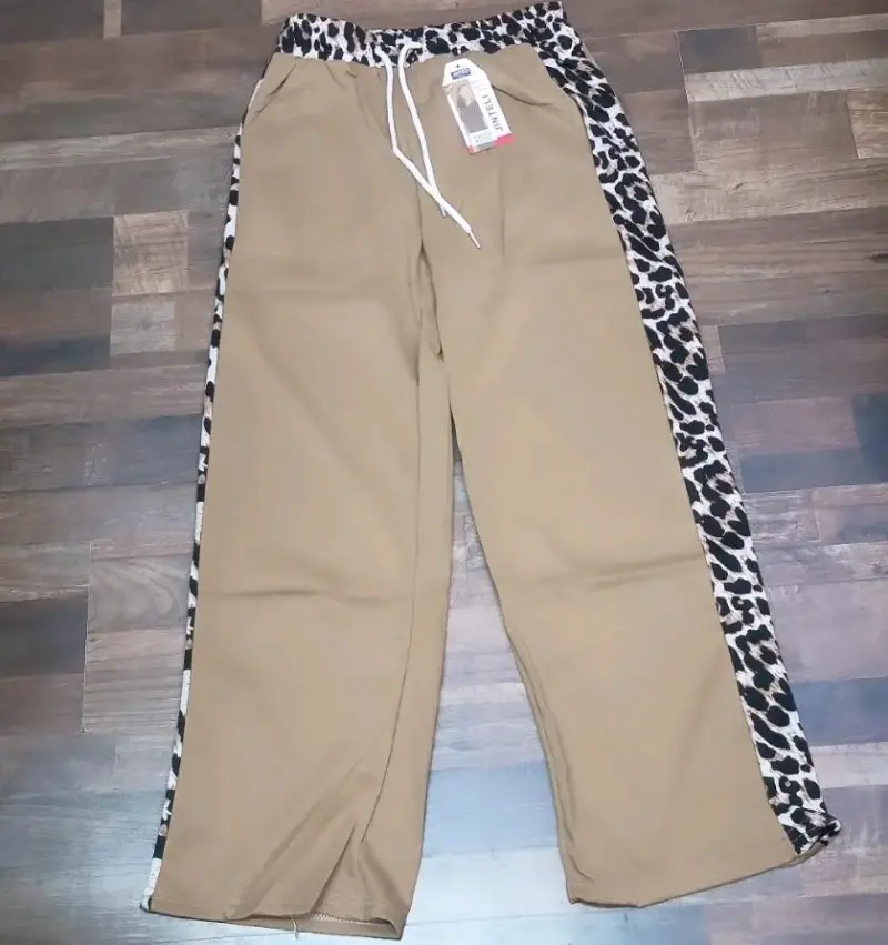 Pantalones deportivos con estampado animal print - 2