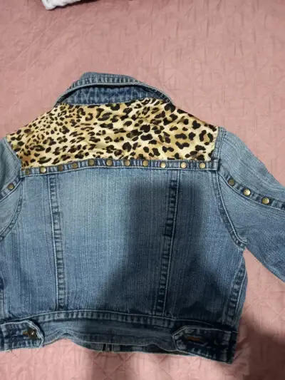 Chaqueta de mezclilla con estampado animal print - miniatura 1