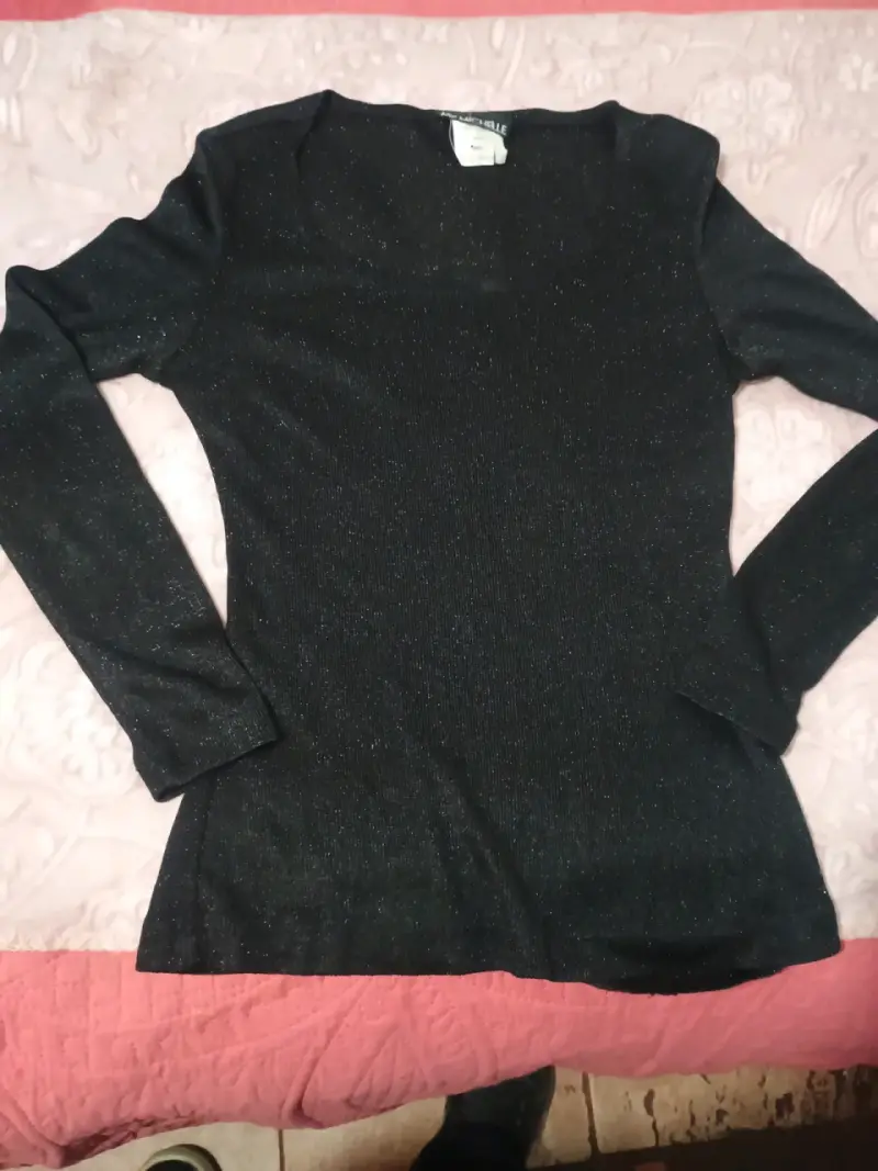Polera negra brillante de manga larga - 1