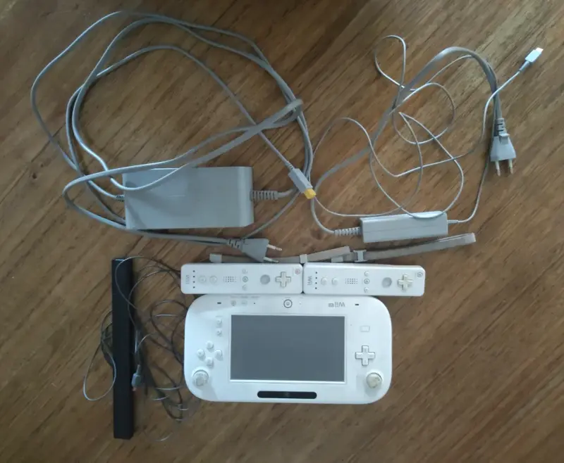 Consola Nintendo Wii U Blanca con Disco Duro - 3