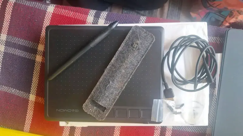 Tableta gráfica Gaomon S620 con lápiz y cable USB - 2