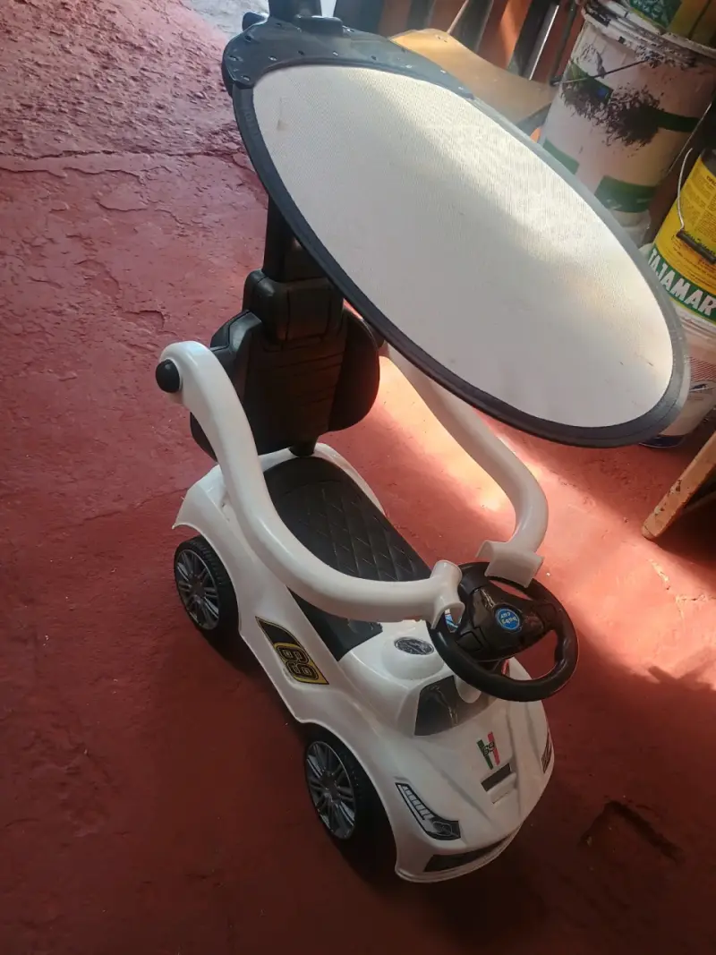 Auto correpasillos infantil con toldo - 2
