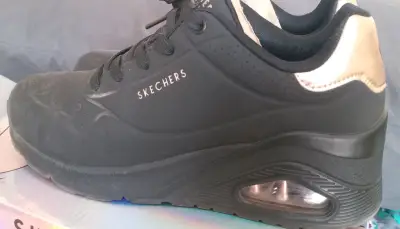 Zapatillas Skechers negras con detalles dorados - miniatura 1