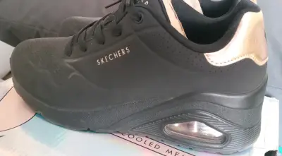 Zapatillas Skechers negras con detalles dorados - miniatura 4