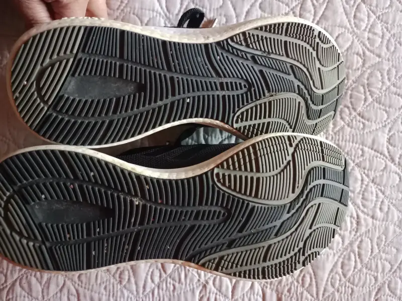 Zapatillas deportivas negras Adidas para correr - 4