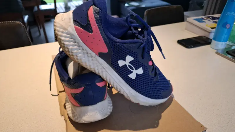 Zapatillas deportivas Under Armour azul y rosa - 1