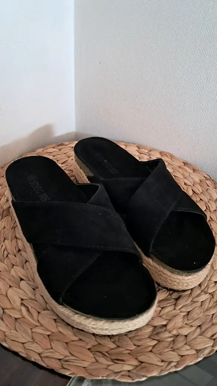 Sandalias negras de plataforma para mujer - 2